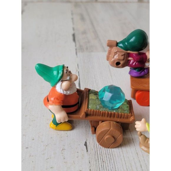 Disney evil queen doc dwarf Snow White playset princess Dopey toy figure - Picture 7 of 10